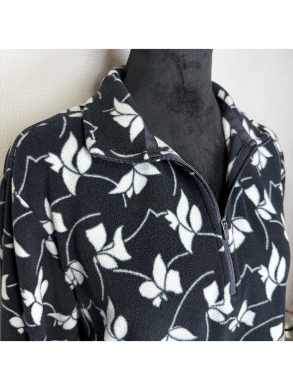 Lands' End Women's Quarter Zip Fleece Large/Tall Blue and White Floral Pullover - Picture 4 of 12